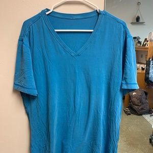 LULULEMON mens v-neck tshirt